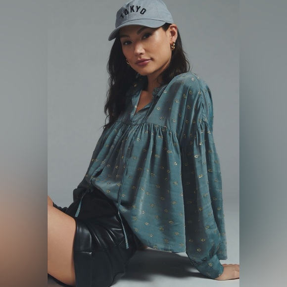 By Anthropologie Women’s Ruffled Peasant Blouse in Blue/Gold Metallic M - Picture 3 of 16